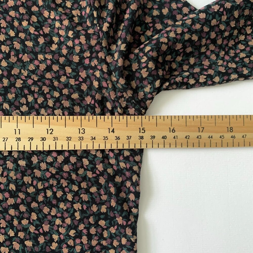Reitmans Cottagecore Ditsy Floral Dark Fairy Turtle Neck Top Whimsigoth Romantic - Picture 9 of 12